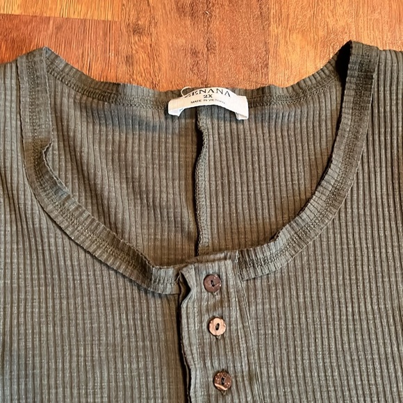 BNWOT Zenana green ribbed tank top - Picture 6 of 14